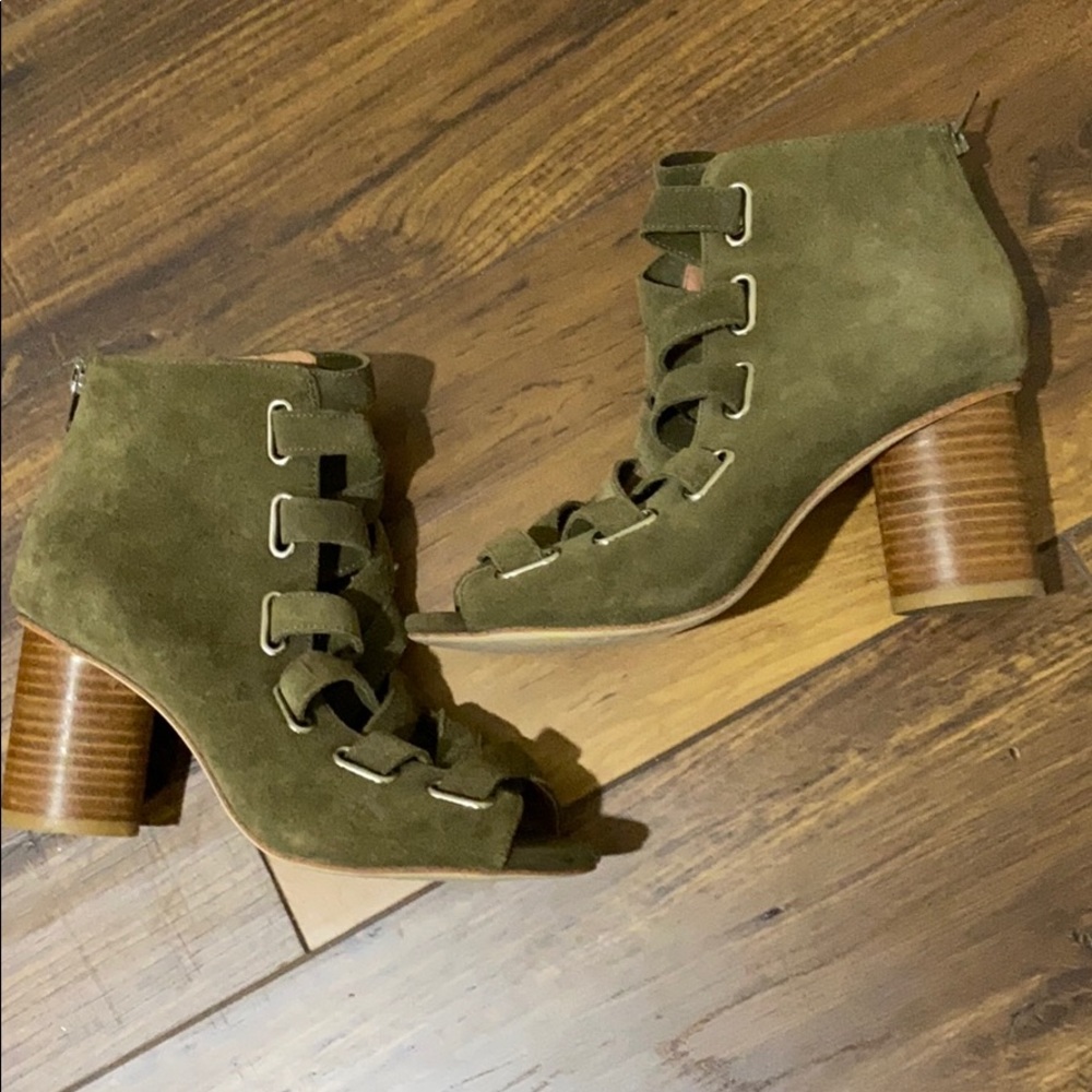 Jeffrey Campbell Green Salazar Booties Sz 7